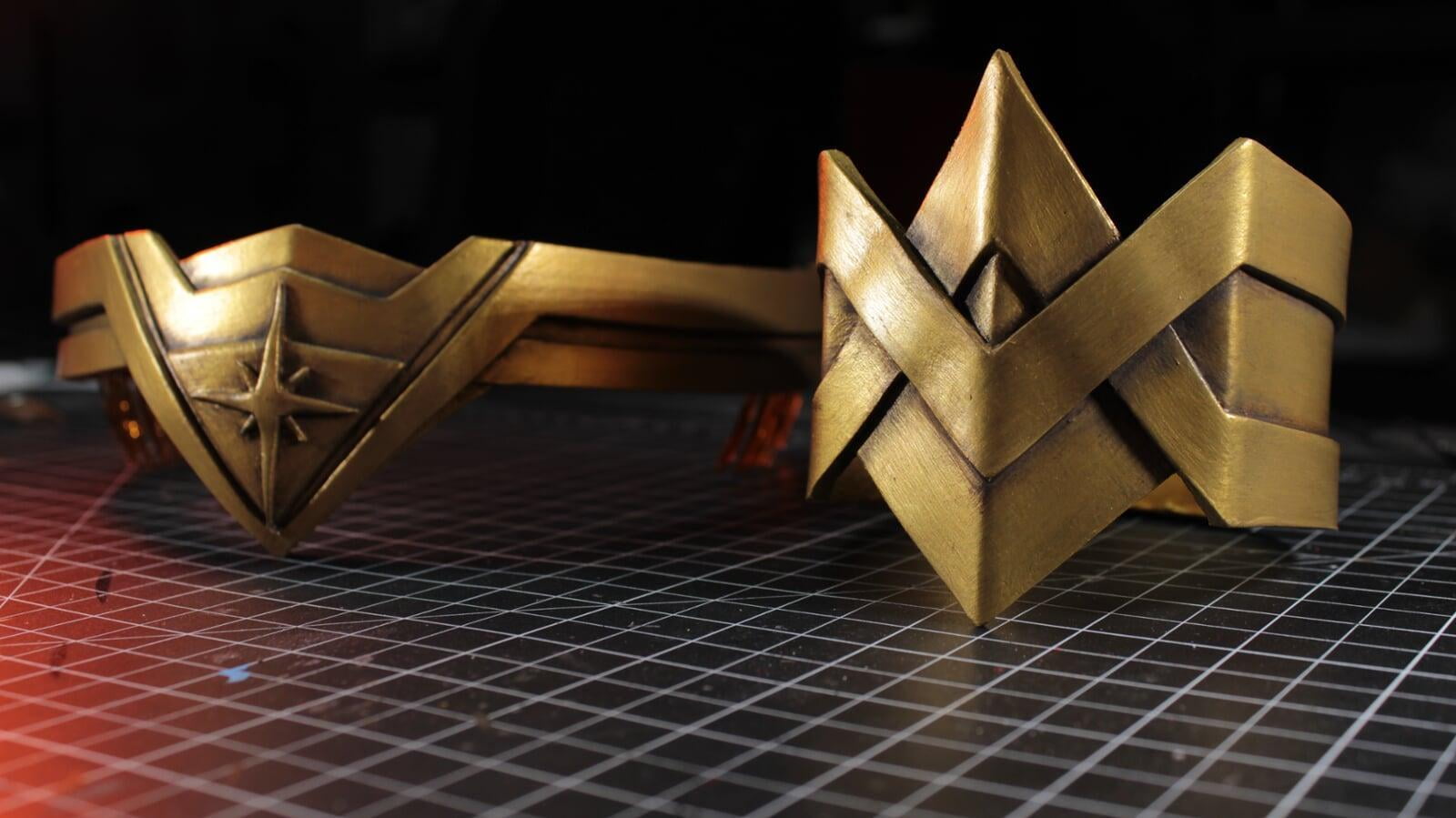Wonder Woman Tiara & Armband Patterns & Tutorial — free download